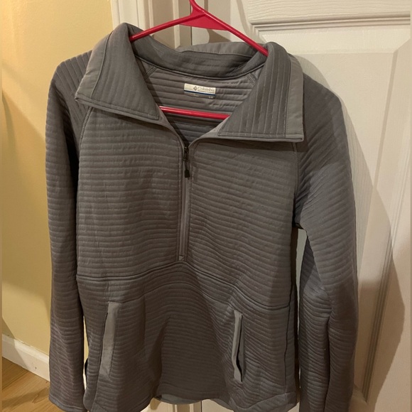 Columbia quarter zip, thumb pocket, long sleeve - Picture 1 of 1